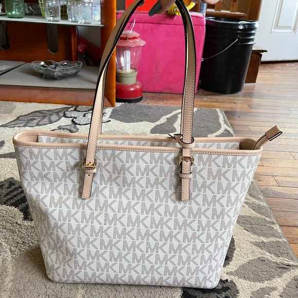 Michael Kors Jet Set Travel - Picture 2 of 3